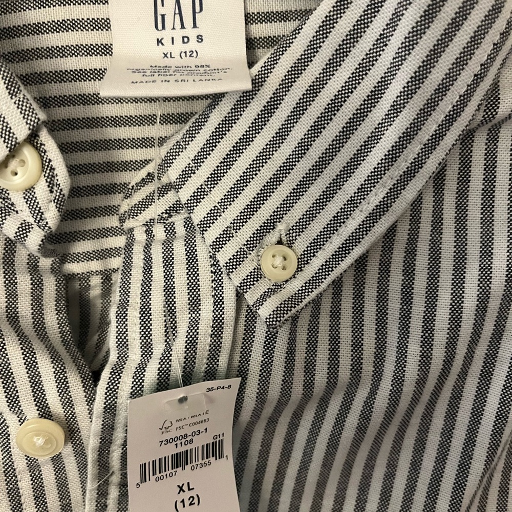 GAP Black and White Casual Button Down Shirt